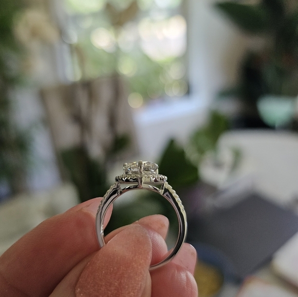 2 carat moissanite heart halo ring - Picture 5 of 7